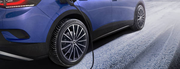 Sports car with Michelin Pilot Sport tires